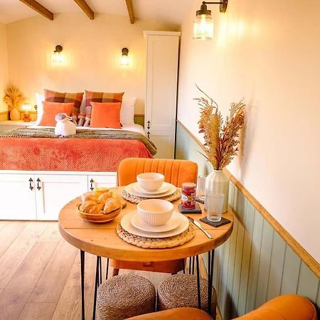 Lintmill Lodges - Heather Shepherds Hut Sorn エクステリア 写真