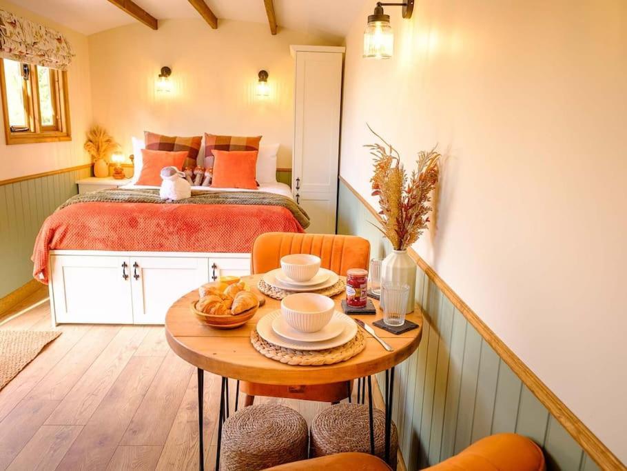 Lintmill Lodges - Heather Shepherds Hut Sorn エクステリア 写真