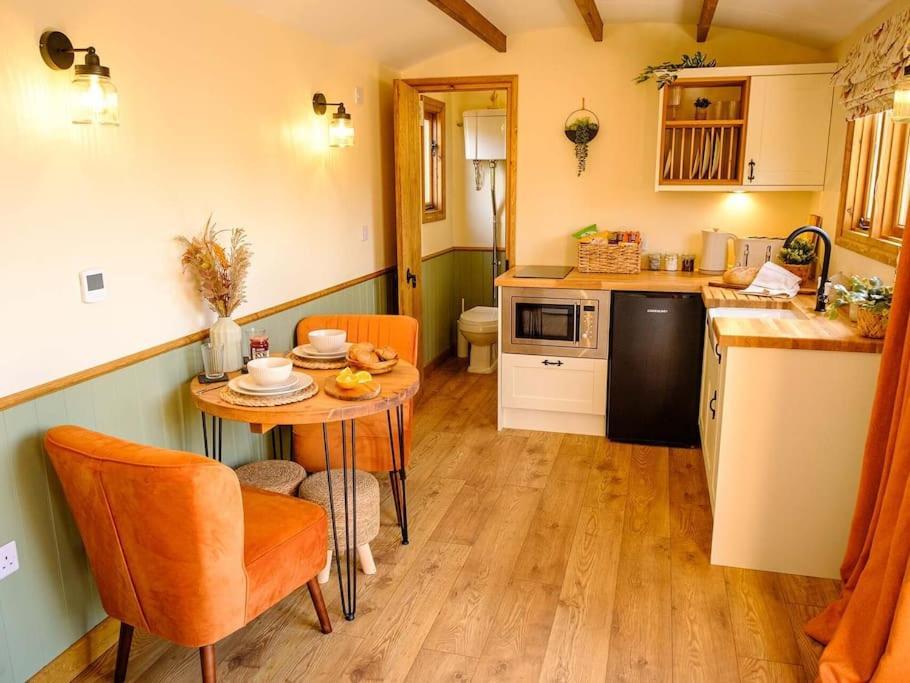 Lintmill Lodges - Heather Shepherds Hut Sorn エクステリア 写真